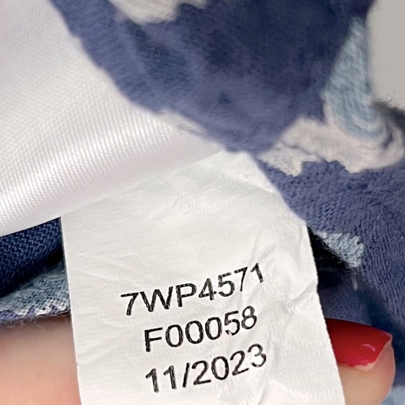 Lucky Brand Blue and White Patterned Button Up Lightweight Cotton Women's Shirt - Picture 13 of 13